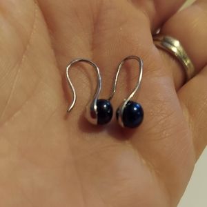 Black pearl sterling silver s925 earrings .